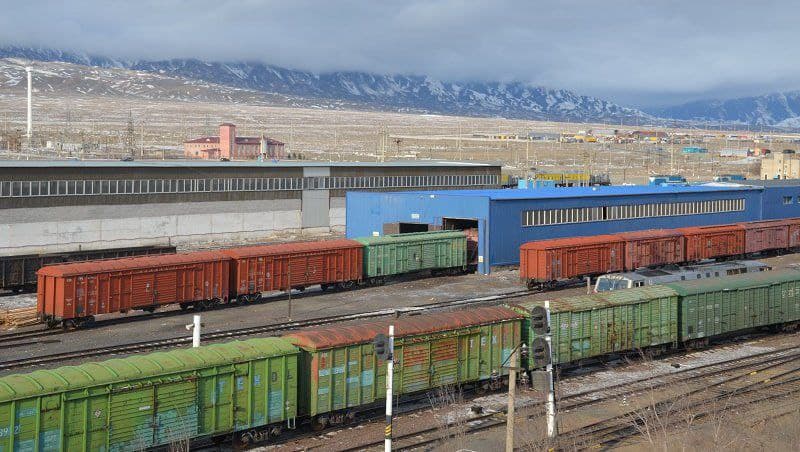 Китай и Казахстан установили суточный рекорд по числу передачи поездов, сообщают Казахстанские железные дор...