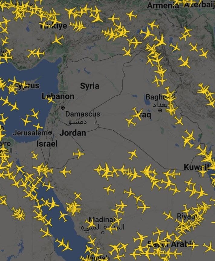 Воздушное пространство над Израилем, прямо сейчас.