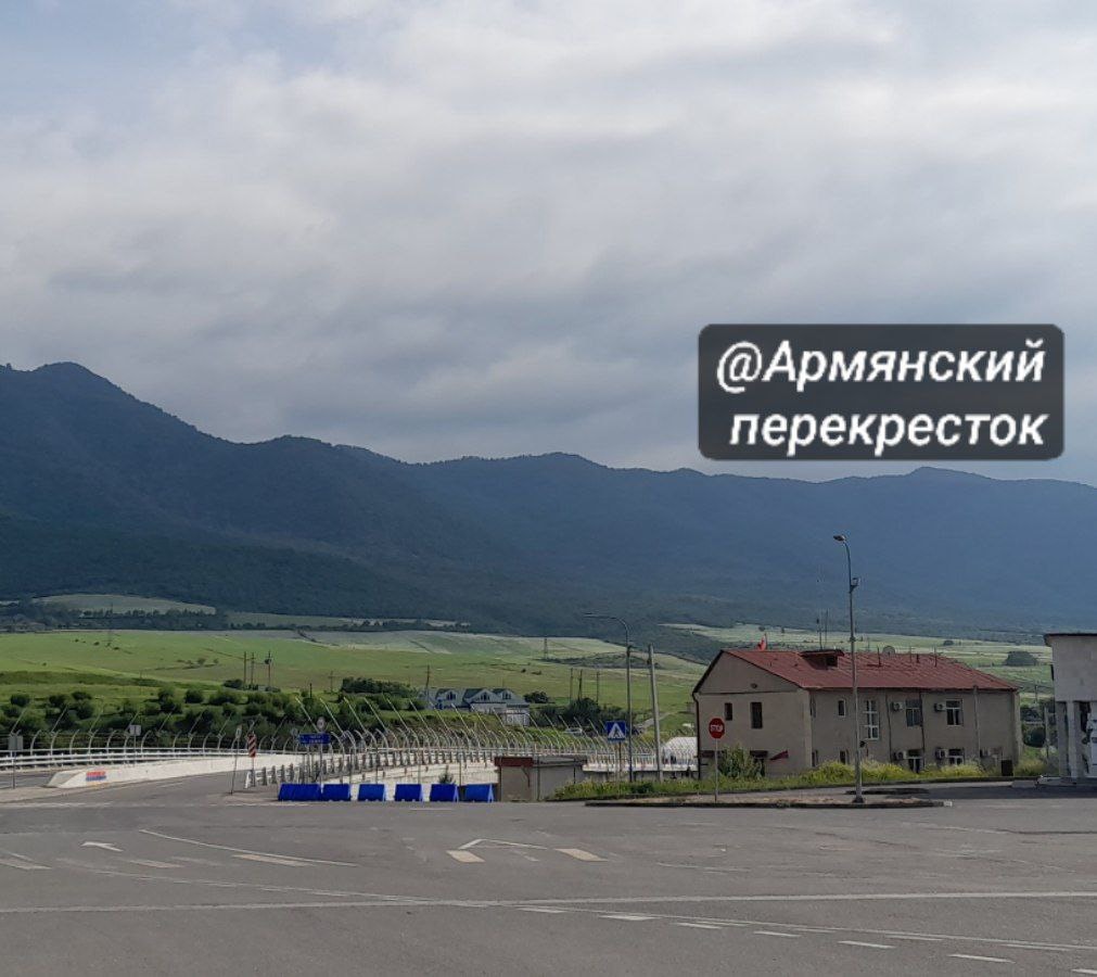 Время прохождения армяно-грузинской границы КПП "Баграташен"- КПП "Садахло" около часа.