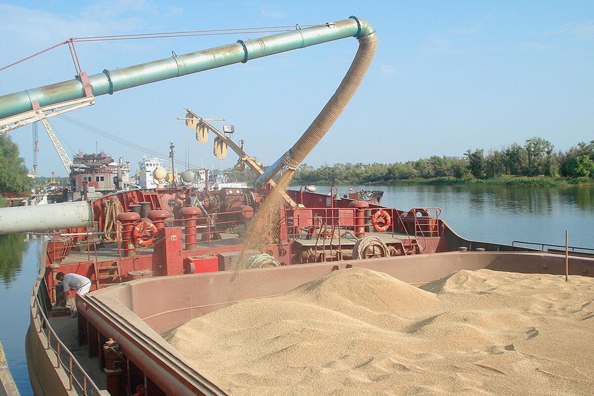 Речной транспорт может забрать у железной дороги до 20% перевозок зерна.
