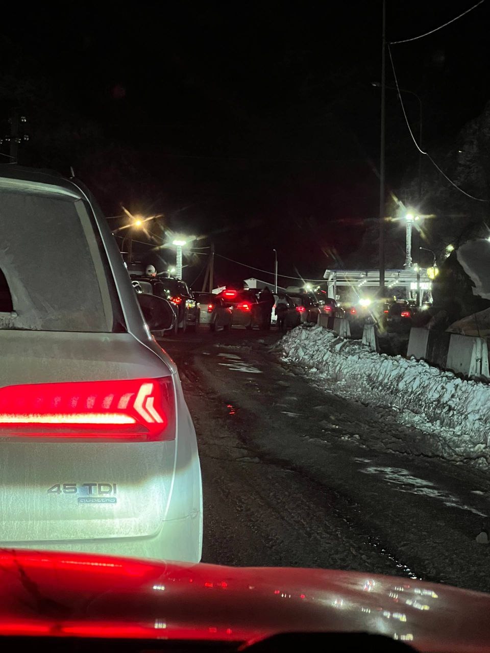 Ситуация на дороге к МАПП "Верхний Ларс" .